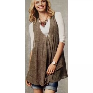 Cabi Women’s Chiffon Y2K Sleeveless Patterned Drapey Vest Taupe Size Large